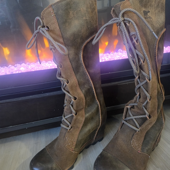 Sorel Women's Distressed Brown Lace-Up Boots - Picture 3 of 11